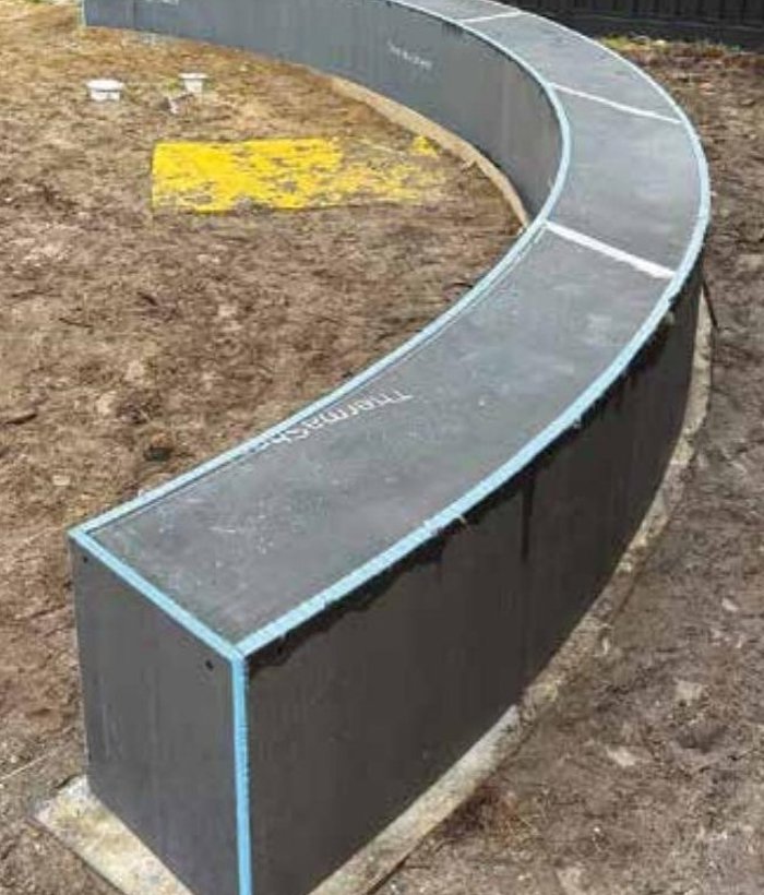 curved garden